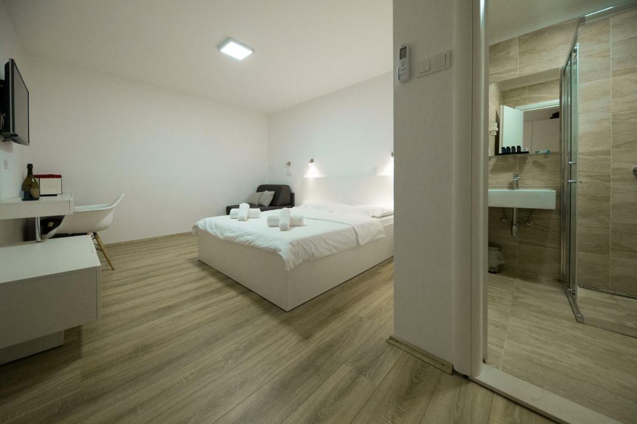 Rocky Beach Rooms Нови-Винодолски Экстерьер фото